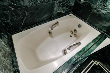 Apartamento à venda com 214m², 3 quartos e 3 vagas Apartamento à venda com 214m², 3 quartos e 3 vagasBanheiro da Suíte 2 - Banheira