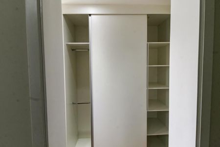 Apartamento à venda com 214m², 3 quartos e 3 vagas Apartamento à venda com 214m², 3 quartos e 3 vagasCloset da suíte 1