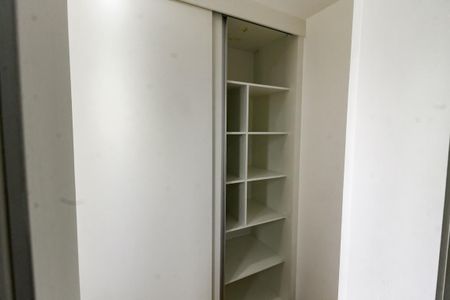 Apartamento à venda com 214m², 3 quartos e 3 vagas Apartamento à venda com 214m², 3 quartos e 3 vagasCloset da suíte 1