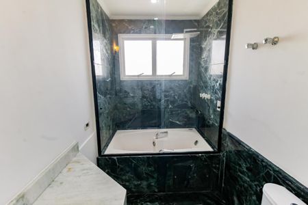 Apartamento à venda com 214m², 3 quartos e 3 vagas Apartamento à venda com 214m², 3 quartos e 3 vagasBanheiro da Suíte 2