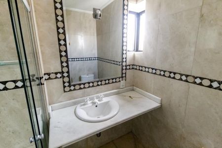 Apartamento à venda com 214m², 3 quartos e 3 vagas Apartamento à venda com 214m², 3 quartos e 3 vagasBanheiro da Suíte 1