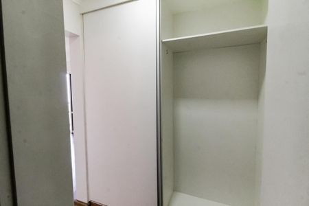Apartamento à venda com 214m², 3 quartos e 3 vagas Apartamento à venda com 214m², 3 quartos e 3 vagasCloset da suíte 2