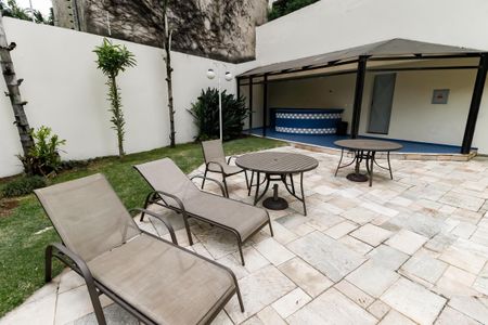 Apartamento à venda com 214m², 3 quartos e 3 vagas Apartamento à venda com 214m², 3 quartos e 3 vagasÁrea comum - Piscina