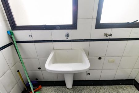 Apartamento à venda com 214m², 3 quartos e 3 vagas Apartamento à venda com 214m², 3 quartos e 3 vagasDetalhe da area de serviço