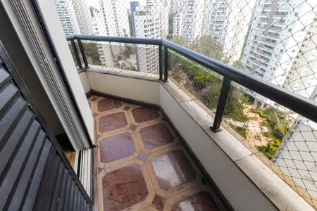Apartamento à venda com 214m², 3 quartos e 3 vagas Apartamento à venda com 214m², 3 quartos e 3 vagasVaranda - Suíte 2