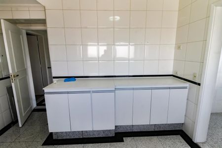 Apartamento à venda com 214m², 3 quartos e 3 vagas Apartamento à venda com 214m², 3 quartos e 3 vagasDetalhe da area de serviço