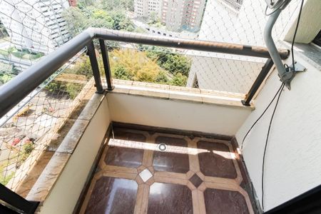 Apartamento à venda com 214m², 3 quartos e 3 vagas Apartamento à venda com 214m², 3 quartos e 3 vagasVaranda - Suíte 1