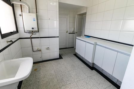 Apartamento à venda com 214m², 3 quartos e 3 vagas Apartamento à venda com 214m², 3 quartos e 3 vagasÁrea de Serviço
