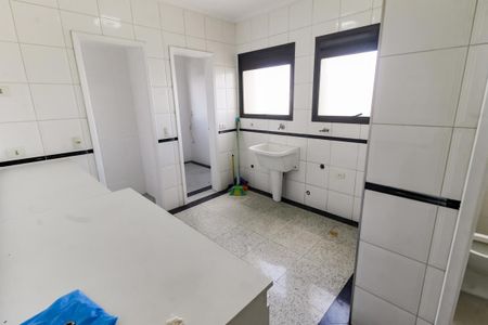 Apartamento à venda com 214m², 3 quartos e 3 vagas Apartamento à venda com 214m², 3 quartos e 3 vagasÁrea de Serviço