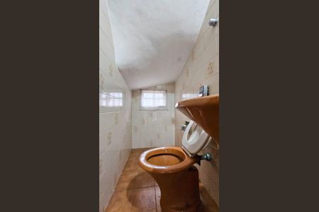 Casa à venda com 120m², 4 quartos e 2 vagas Casa à venda com 120m², 4 quartos e 2 vagasBanheiro