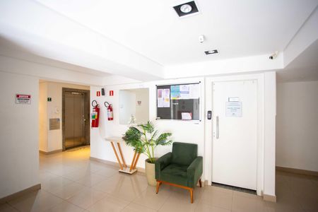 Apartamento para alugar com 67m², 2 quartos e 2 vagasHall social