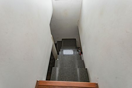 Casa à venda com 83m², 2 quartos e 2 vagas Casa à venda com 83m², 2 quartos e 2 vagasEscada