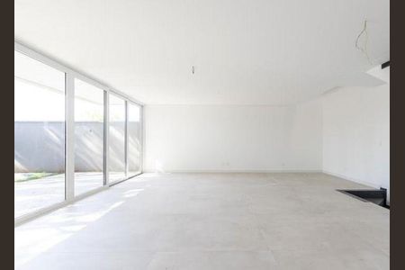 Casa à venda com 4 quartos, 584m² em Jardim Cordeiro, São Paulo