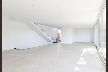 Casa à venda com 4 quartos, 584m² em Jardim Cordeiro, São Paulo
