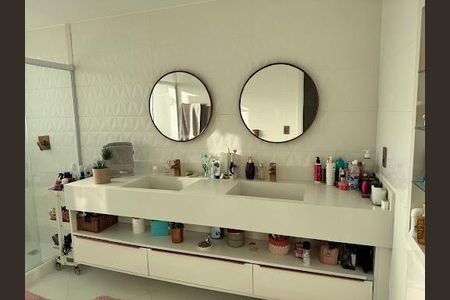 Casa à venda com 3 quartos, 360m² em Sapê, Niterói