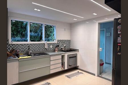 Casa à venda com 3 quartos, 360m² em Sapê, Niterói