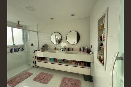 Casa à venda com 3 quartos, 360m² em Sapê, Niterói