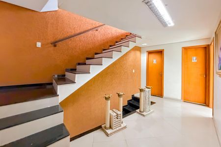 Casa à venda com 350m², 7 quartos e 8 vagasEscada