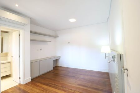 Apartamento à venda com 260m², 2 quartos e 4 vagas Apartamento à venda com 260m², 2 quartos e 4 vagasSuíte