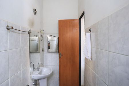 Casa à venda com 167m², 2 quartos e 2 vagasBanheiro