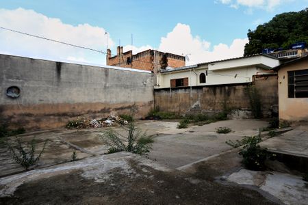 Casa à venda com 167m², 2 quartos e 2 vagasÁrea externa