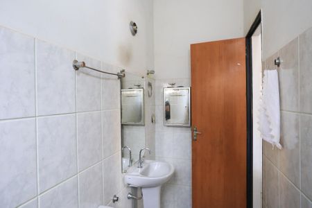Casa à venda com 167m², 2 quartos e 2 vagasBanheiro
