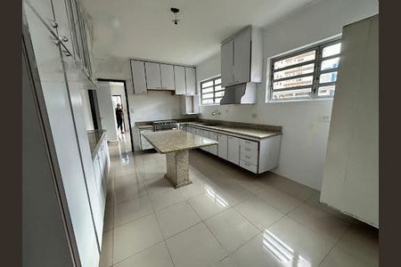 Casa à venda com 280m², 5 quartos e 6 vagas