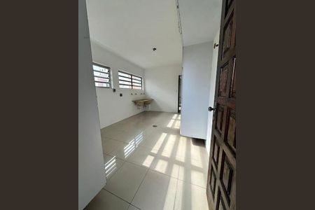 Casa à venda com 5 quartos, 280m² em Vila Gumercindo, São Paulo