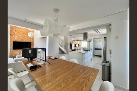 Sala de apartamento à venda com 2 quartos, 104m² em Cambuí, Campinas