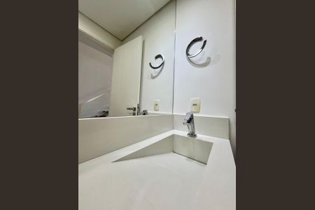 Lavabo de apartamento à venda com 2 quartos, 104m² em Cambuí, Campinas