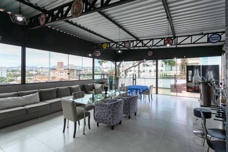 Casa à venda com 380m², 4 quartos e 3 vagas Casa à venda com 380m², 4 quartos e 3 vagasCobertura