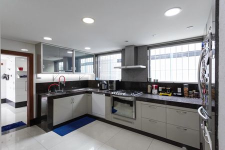 Casa à venda com 380m², 4 quartos e 3 vagas Casa à venda com 380m², 4 quartos e 3 vagasCozinha