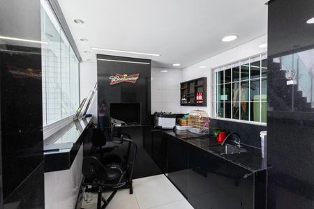 Casa à venda com 380m², 4 quartos e 3 vagas Casa à venda com 380m², 4 quartos e 3 vagasÁrea comum - Churrasqueira