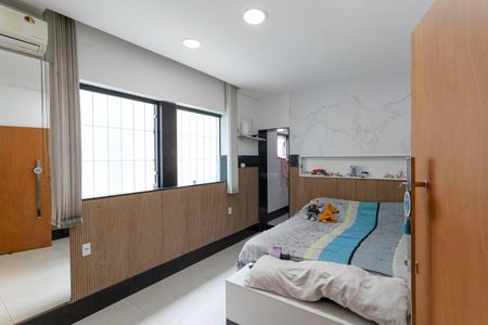 Casa à venda com 380m², 4 quartos e 3 vagas Casa à venda com 380m², 4 quartos e 3 vagasSuíte