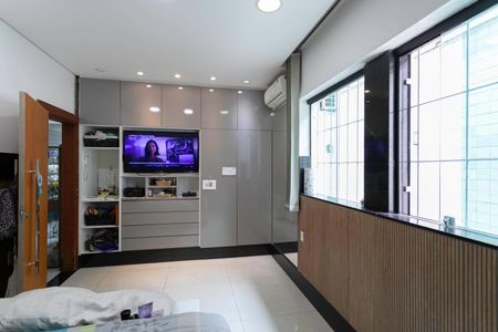 Casa à venda com 380m², 4 quartos e 3 vagas Casa à venda com 380m², 4 quartos e 3 vagasSuíte