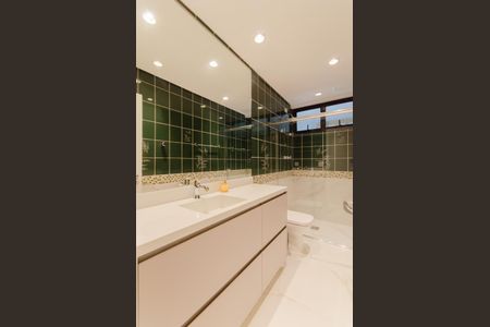 Apartamento à venda com 180m², 3 quartos e 3 vagasBanheiro Social