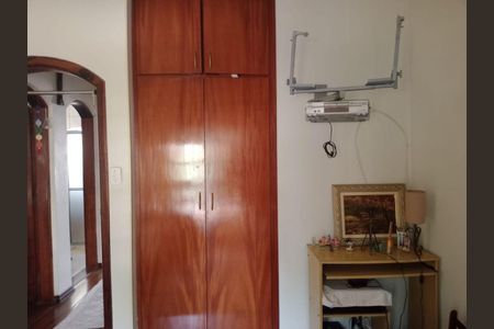 Casa à venda com 3 quartos, 194m² em Cidade São Jorge, Santo André