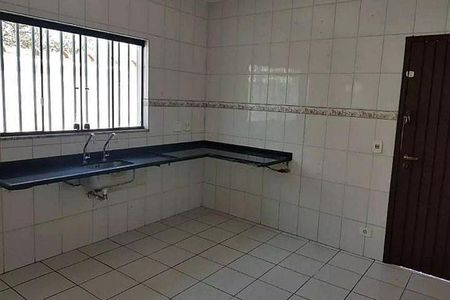 Casa à venda com 3 quartos, 200m² em São Lucas, São Paulo