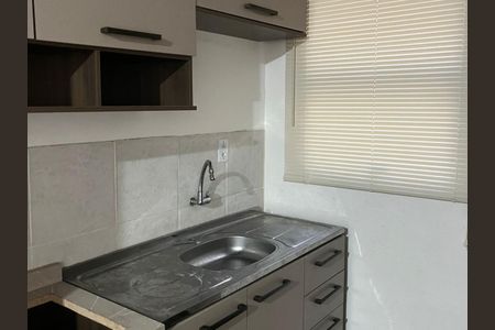 Cozinha de apartamento para alugar com 2 quartos, 42m² em Campo Novo, Porto Alegre