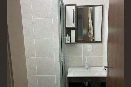 Banheiro de apartamento para alugar com 2 quartos, 42m² em Campo Novo, Porto Alegre