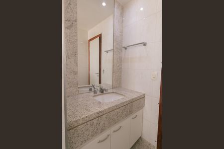 Apartamento à venda com 180m², 4 quartos e 4 vagas Apartamento à venda com 180m², 4 quartos e 4 vagasBanheiro Social