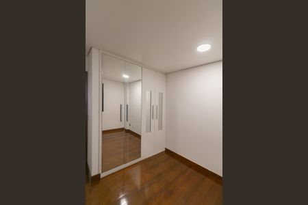 Apartamento à venda com 180m², 4 quartos e 4 vagas Apartamento à venda com 180m², 4 quartos e 4 vagasQuarto 2