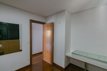 Apartamento à venda com 180m², 4 quartos e 4 vagas Apartamento à venda com 180m², 4 quartos e 4 vagasQuarto 1
