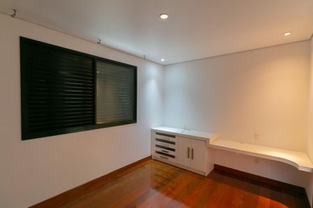 Apartamento à venda com 180m², 4 quartos e 4 vagas Apartamento à venda com 180m², 4 quartos e 4 vagasSuíte 1