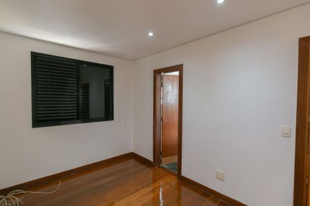 Apartamento à venda com 180m², 4 quartos e 4 vagas Apartamento à venda com 180m², 4 quartos e 4 vagasSuíte 2