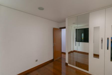 Apartamento à venda com 180m², 4 quartos e 4 vagas Apartamento à venda com 180m², 4 quartos e 4 vagasQuarto 2