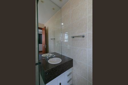 Apartamento à venda com 180m², 4 quartos e 4 vagas Apartamento à venda com 180m², 4 quartos e 4 vagasBanheiro da Suíte 1