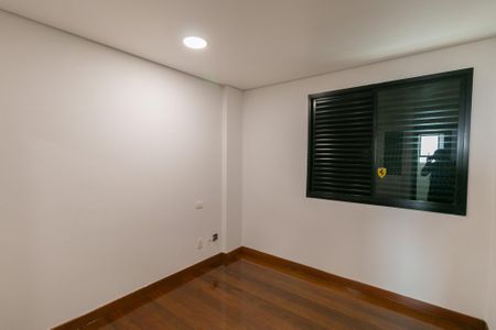 Apartamento à venda com 180m², 4 quartos e 4 vagas Apartamento à venda com 180m², 4 quartos e 4 vagasQuarto 2