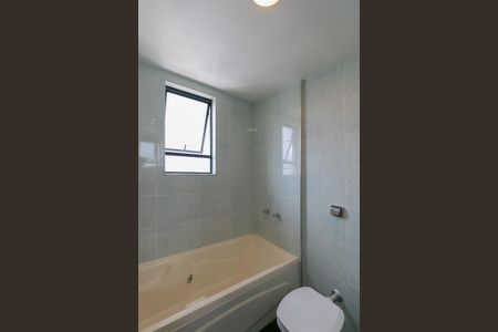 Apartamento à venda com 180m², 4 quartos e 4 vagas Apartamento à venda com 180m², 4 quartos e 4 vagasBanheiro da Suíte 2