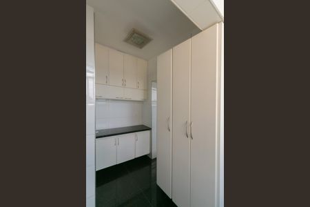 Apartamento à venda com 180m², 4 quartos e 4 vagas Apartamento à venda com 180m², 4 quartos e 4 vagasÁrea de Serviço